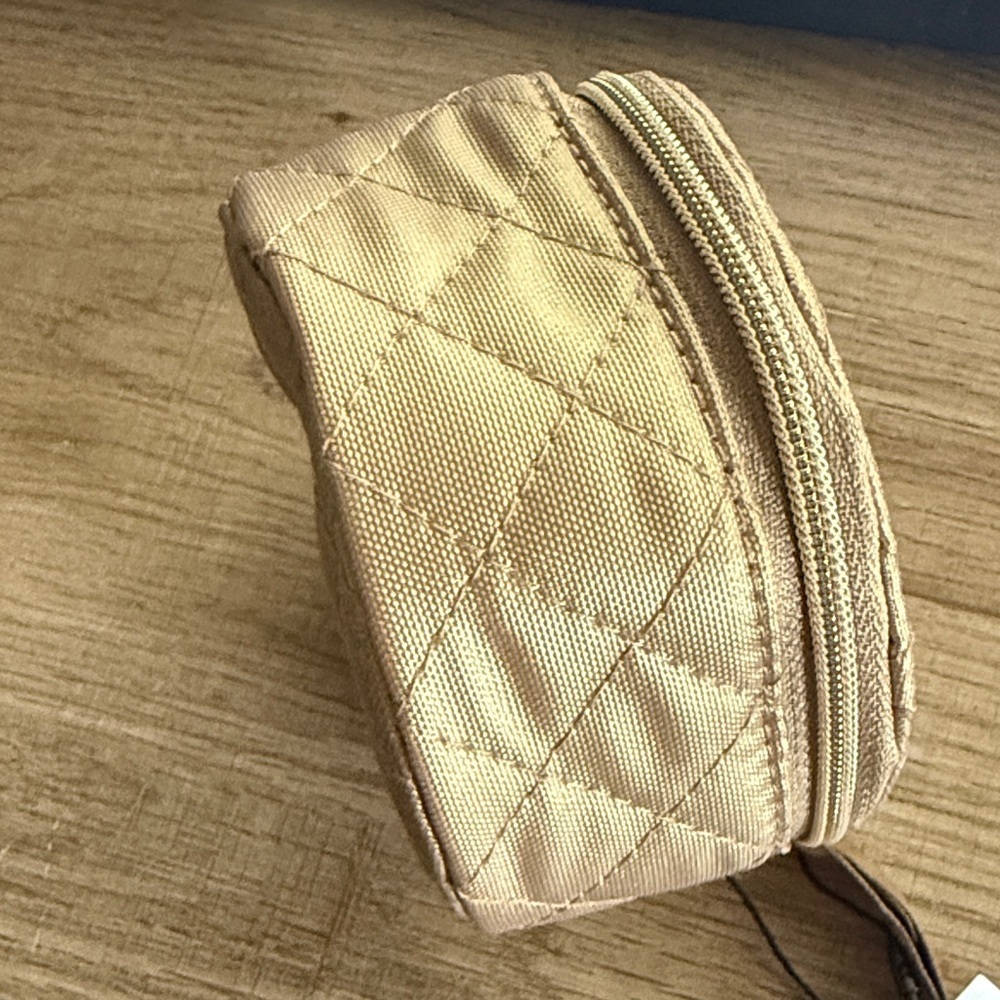 Vera Bradley Quilted Round Case keepsake box NWT champagne gold pearl - Picture 4 of 6